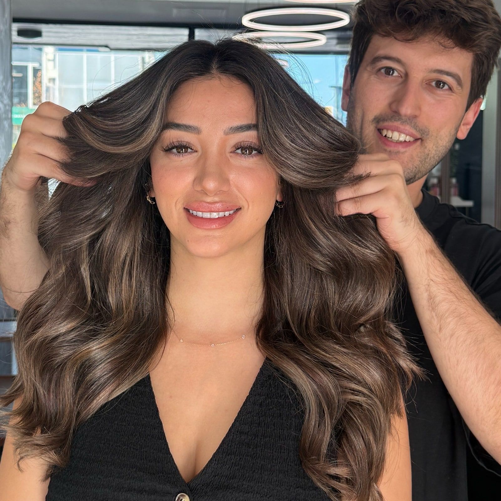 Long, voluminous brunette hair with soft lighter ribbons, Han behind the chair